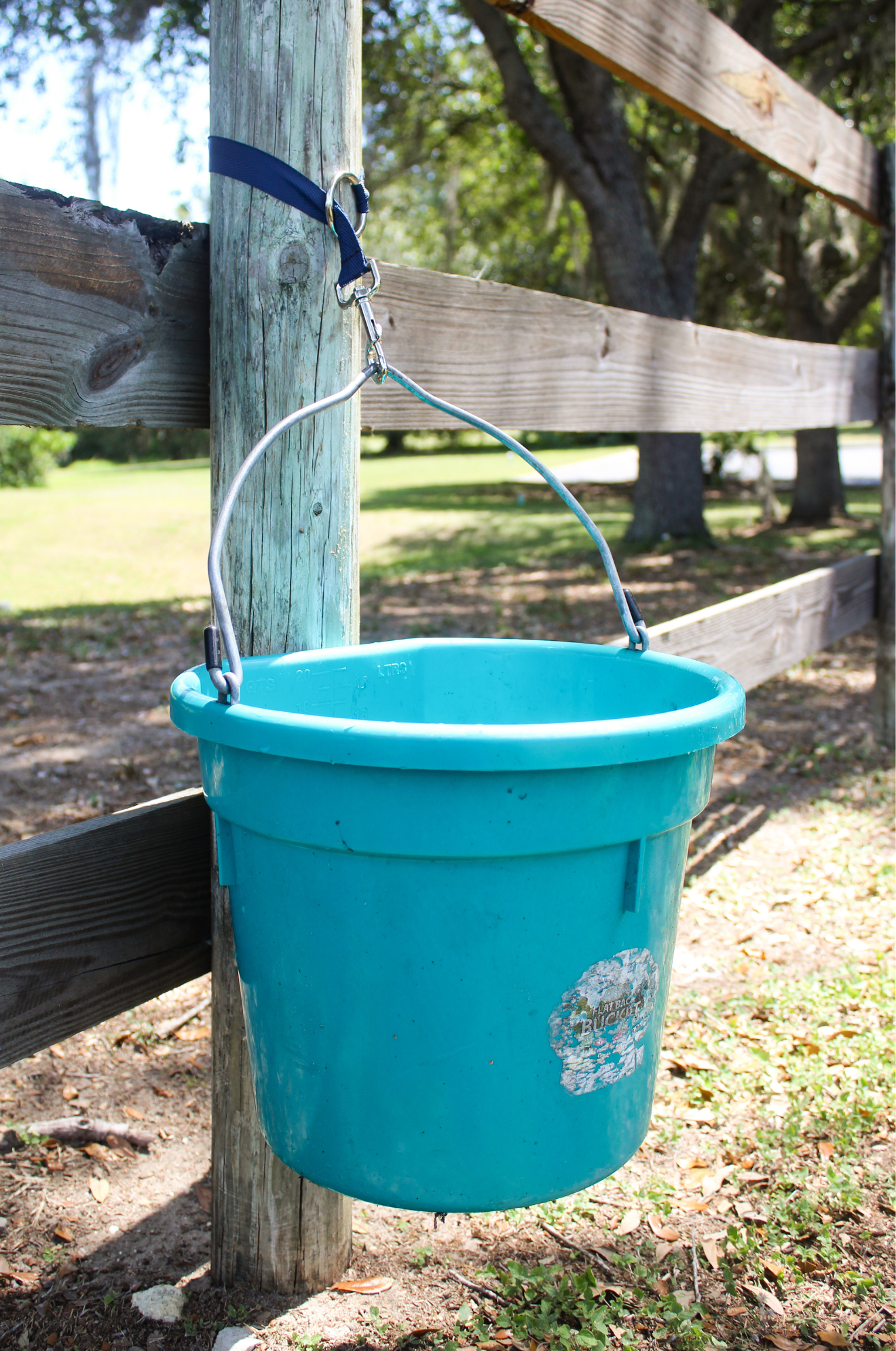 bucket hanger with bucket