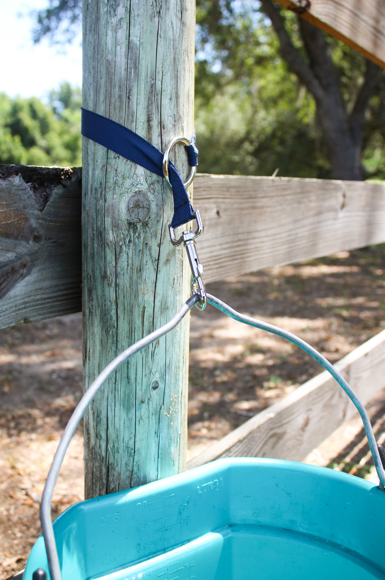 bucket hanger