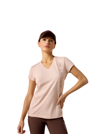 Show Ariat pride in this comfy graphic tee. Made from a soft organic cotton blend, it’s the everyday staple with a bold logo that stands out in the barn and beyond.
