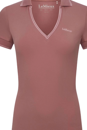  flattering deep V neckline and tipped collar.
