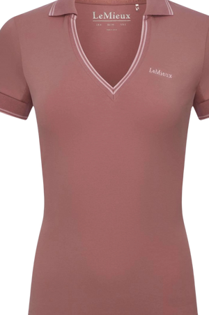  flattering deep V neckline and tipped collar.