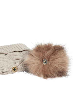 anni_hat_removable_pom